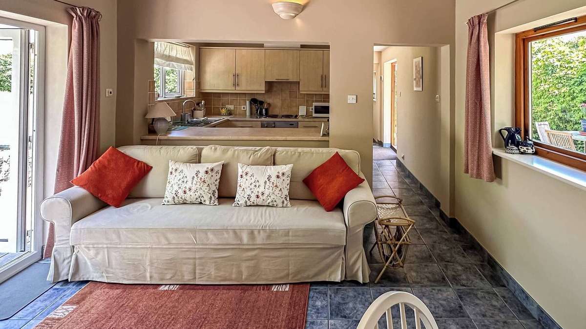 Hassocks Cottage | Lovely single-storey cottage with garden in a quiet rural location.