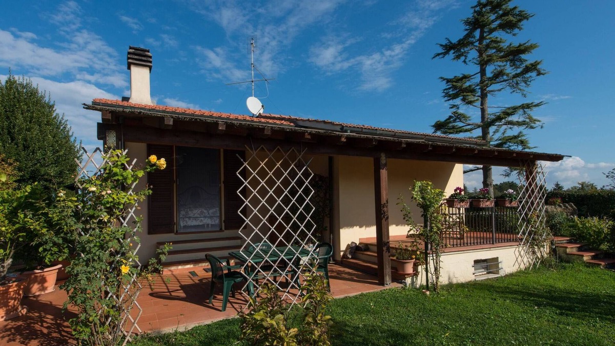 Colle di Val d'Elsa House | Lovely small villa in Colle Val Elsa,central Tuscany,private pool,garden,Wi-Fi,