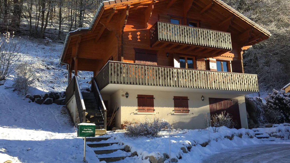 Saint-Jean-dʼAulps Ski Chalet | Lovely South facing chalet , pretty hamlet of Bas ThexnSt Jean D'Aulps 74430