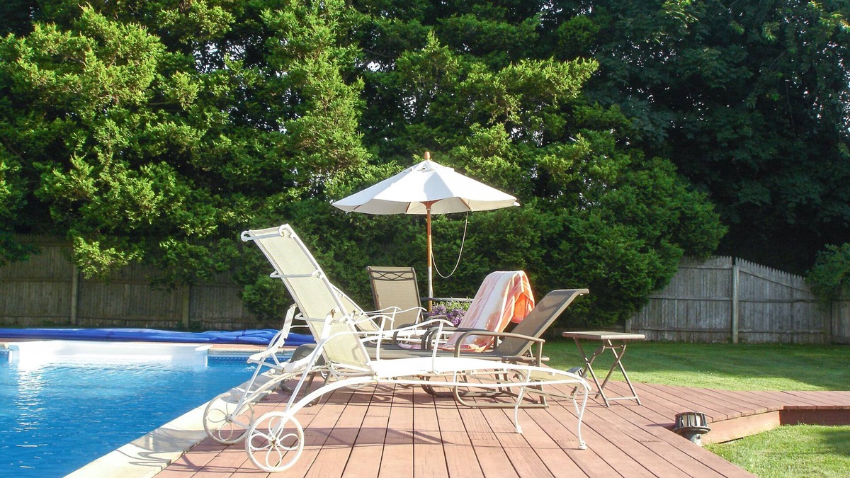Village of Southampton House | Lovely Southampton Village Ranch, Heated SW Pool, Eat-In Kitchen, Large Yard+BBQ