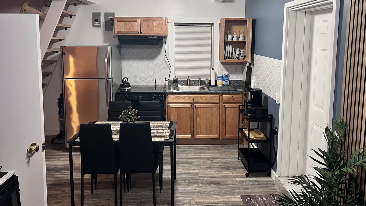 Whitman House | lovely space 10 minutes to local store, library and community park.
