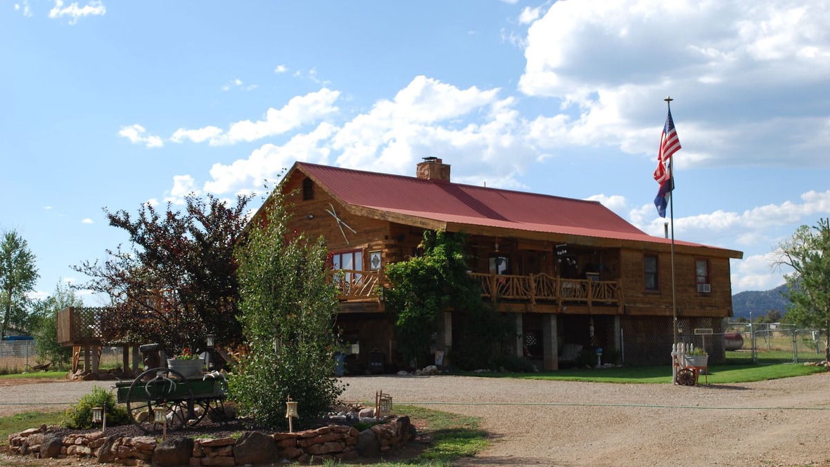 Durango - Purgatory Cabin | Lovely Spacious 2 in 1 Log Home, Hot Tub, Huge Deck