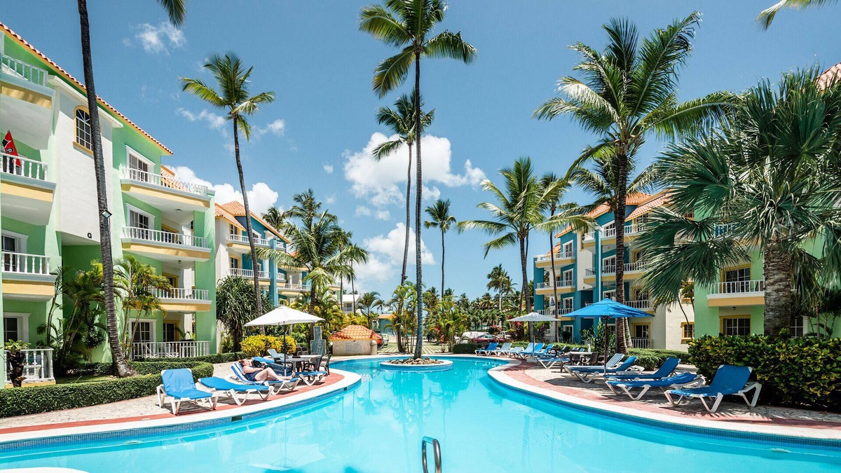El Cortecito Condo | Lovely Spacious Condo with Pool View, Close to Beaches and Shops!