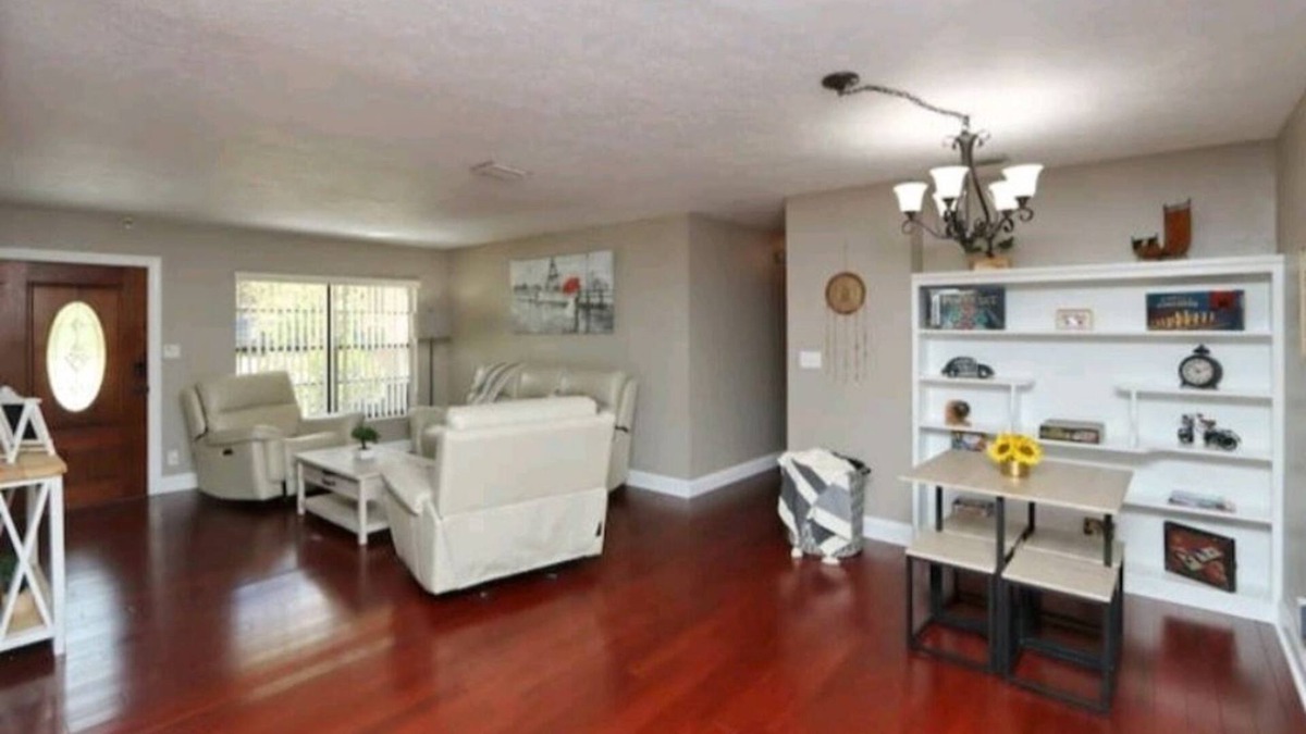 Egypt Lake-Leto House | Lovely & Spacious heated Pool home, Heart of Tampa Bay!