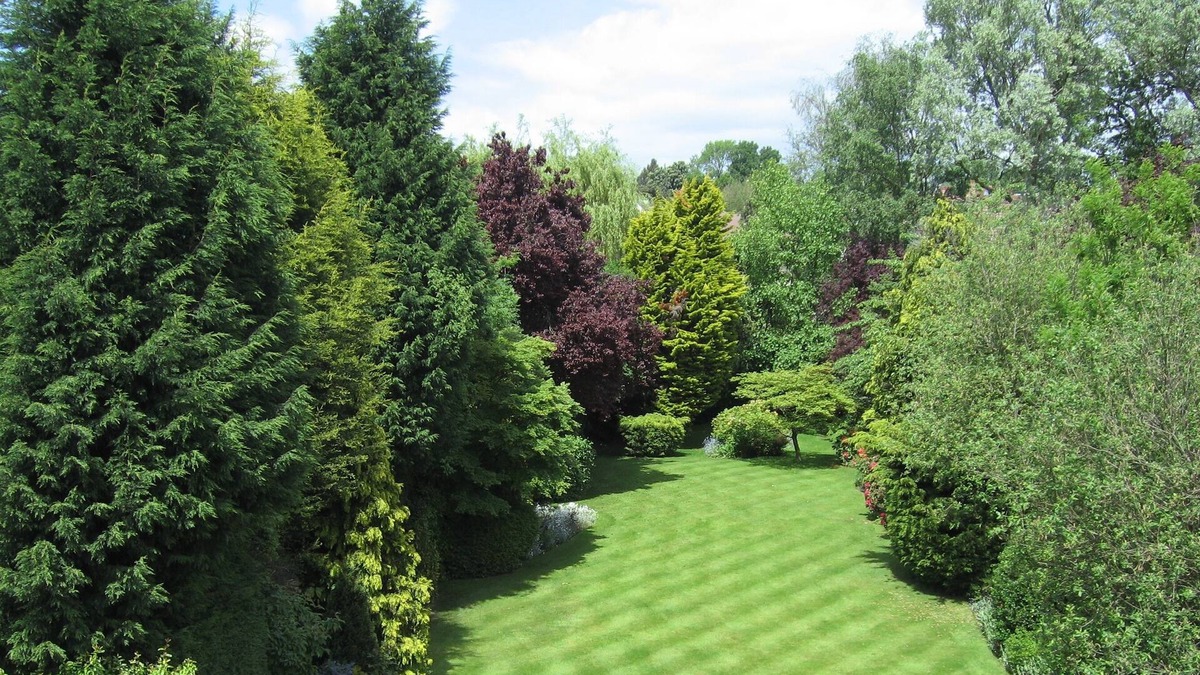 Barnet House | Lovely, spacious home with huge rear garden