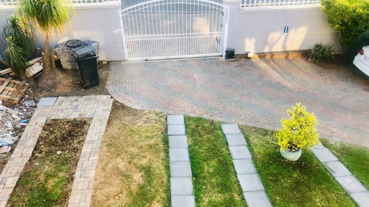 Randpark Ridge House | Lovely Studio Apartment sitting on a lovely acreage with natural man made rocks.