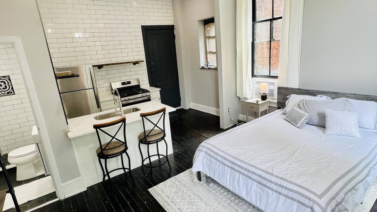 Mount Adams Apartment | Lovely Studio in the Hills of Eden