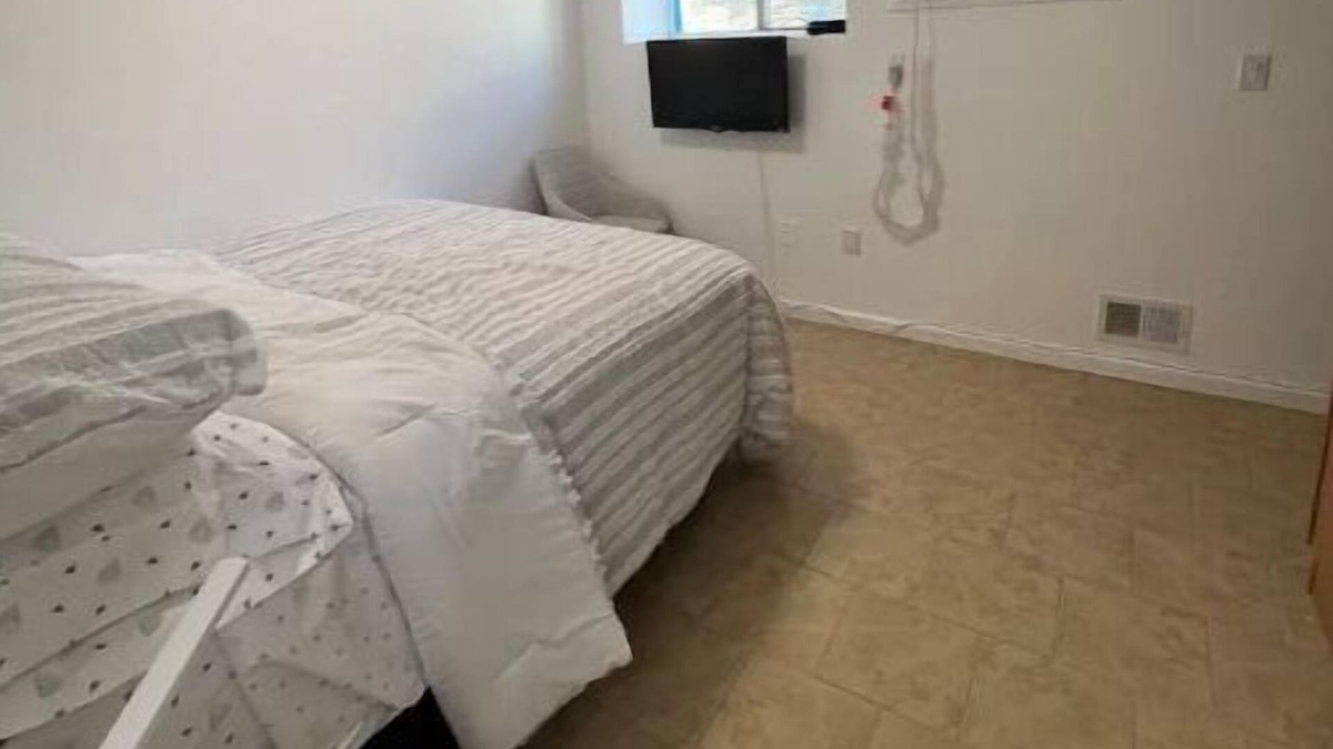 Mariners Harbor Apartment | Lovely studio on Staten Island, New York