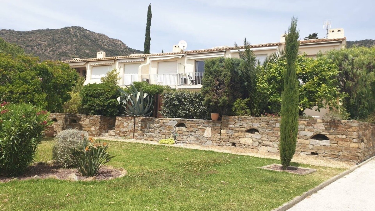 Le Lavandou Apartment | LOVELY STUDIO ST CLAIR BEACH LE LAVANDOU