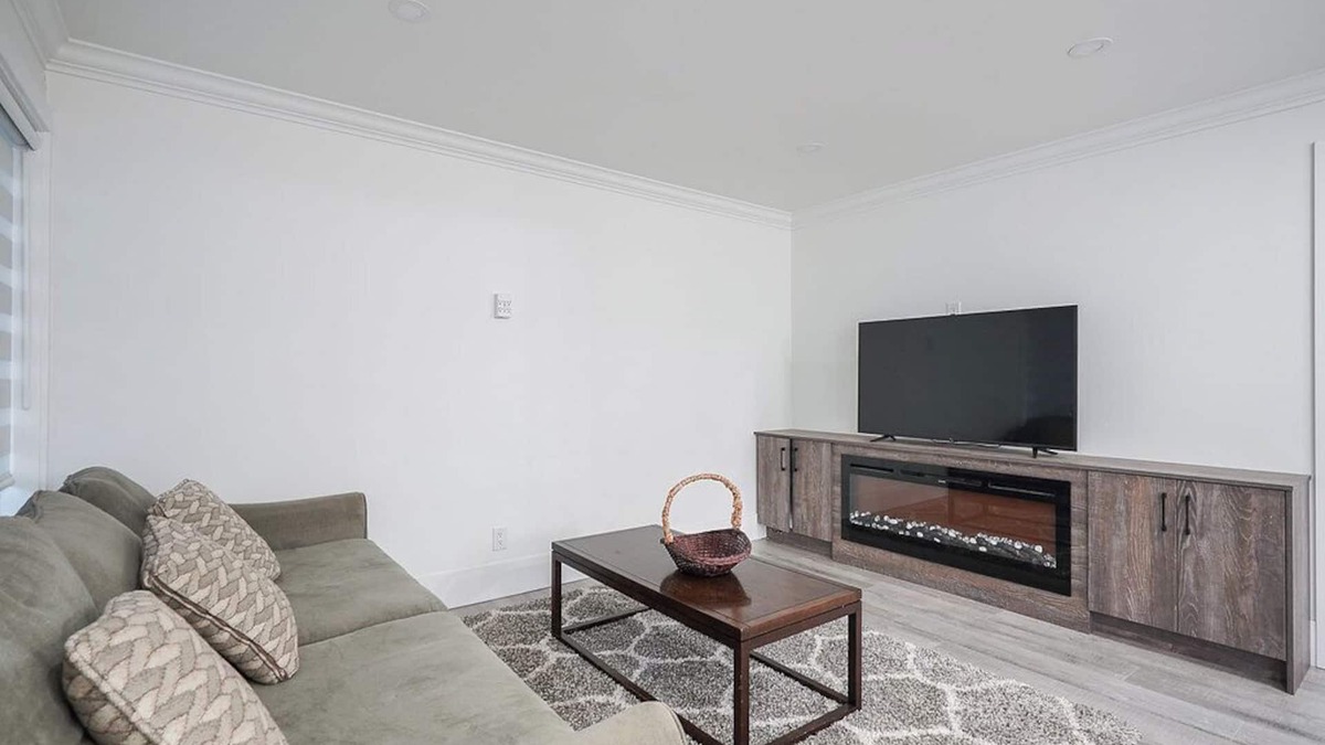 Surrey Newton Apartment | Lovely studio with AC in charming Surrey