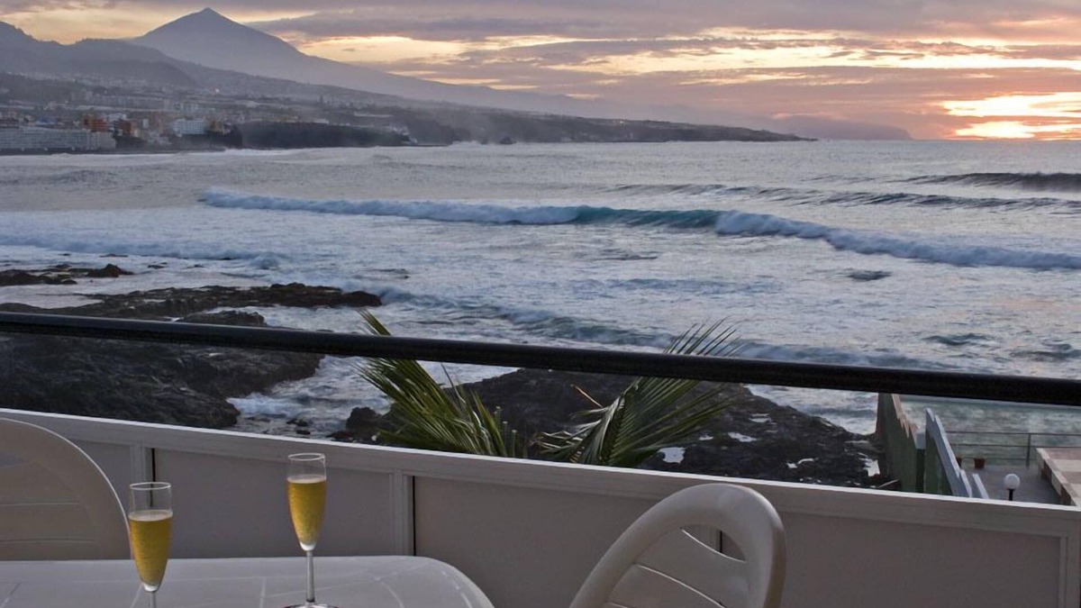Punta del Hidalgo Apartment | LOVELY STUDIO WITH POOL AND TERRACE WITH SEA VIEW