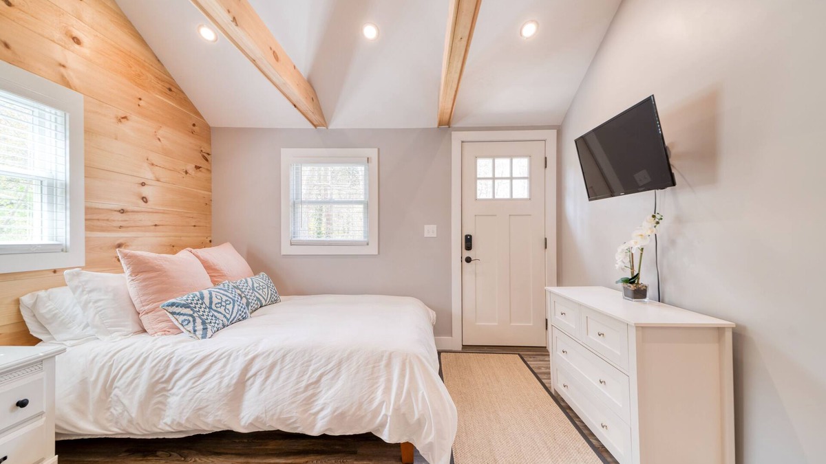 Harwich Port Apartment | Lovely Studio with Full Kitchen + Private Deck!