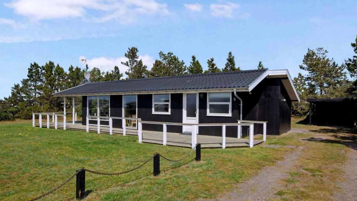 Fjellerup Strand House | Lovely summer house 50 meters from the beach