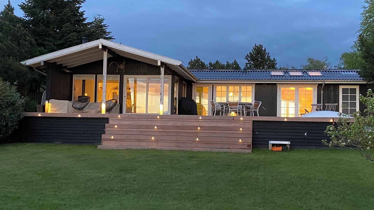 Hillerod House | Lovely summer house by Arresø