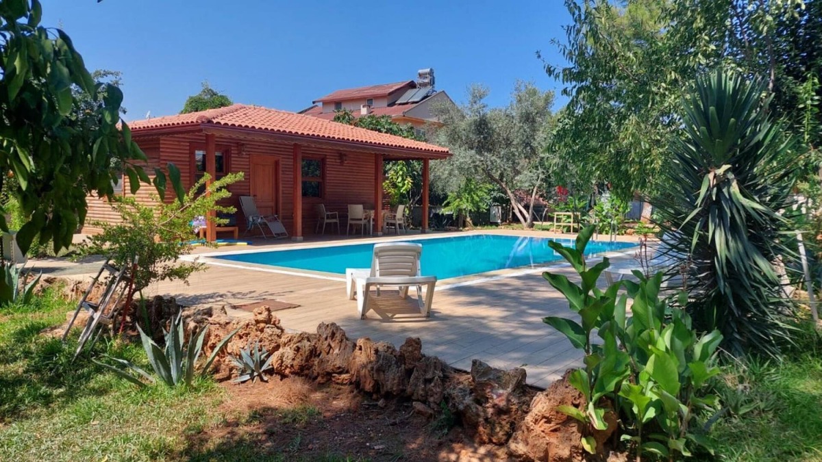 Kepez House | Lovely Summer House with Shared Pool in Kepez