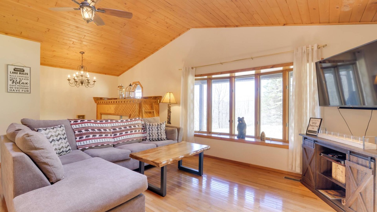 Terra Alta Cabin | Lovely Terra Alta Cabin < 1 Mi to Alpine Lake