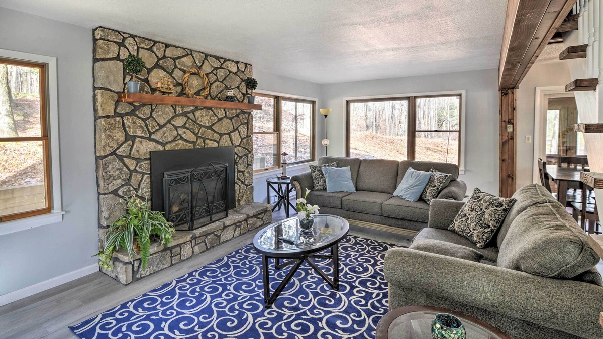 Alpine Lake House | Lovely Terra Alta Retreat w/ Resort Perks!