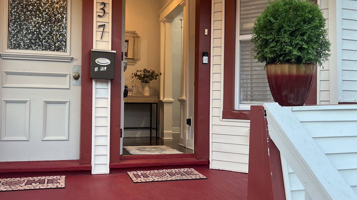 Schenectady House | Lovely Three bedroom home and backyard