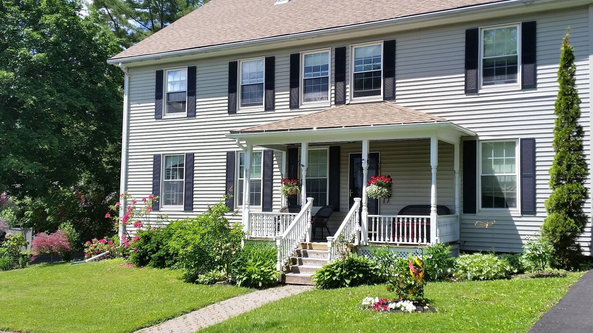 Lenox House | Lovely Townhouse In Heart Of Lenox