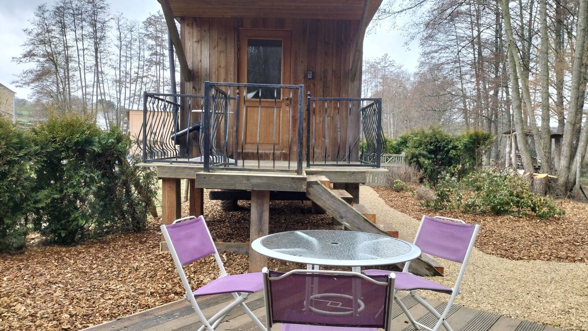 Erezee Cottage | Lovely trailer with tranquility assured.