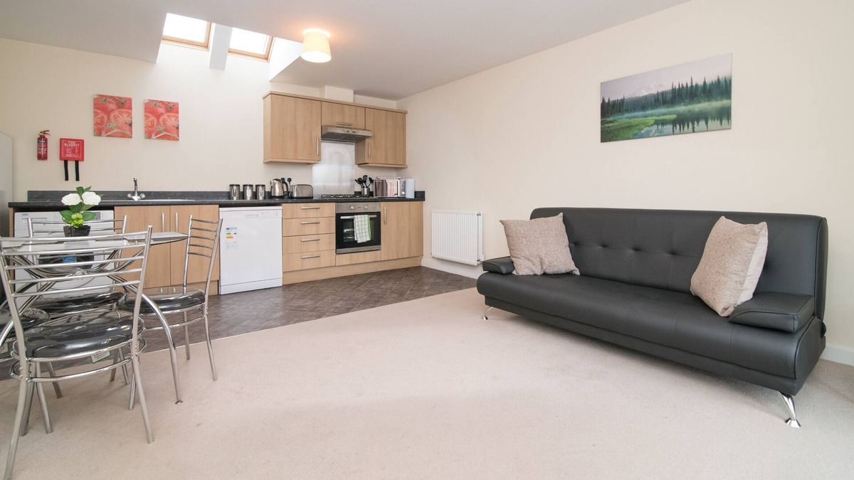 Bilston House | Lovely two bed house with parking