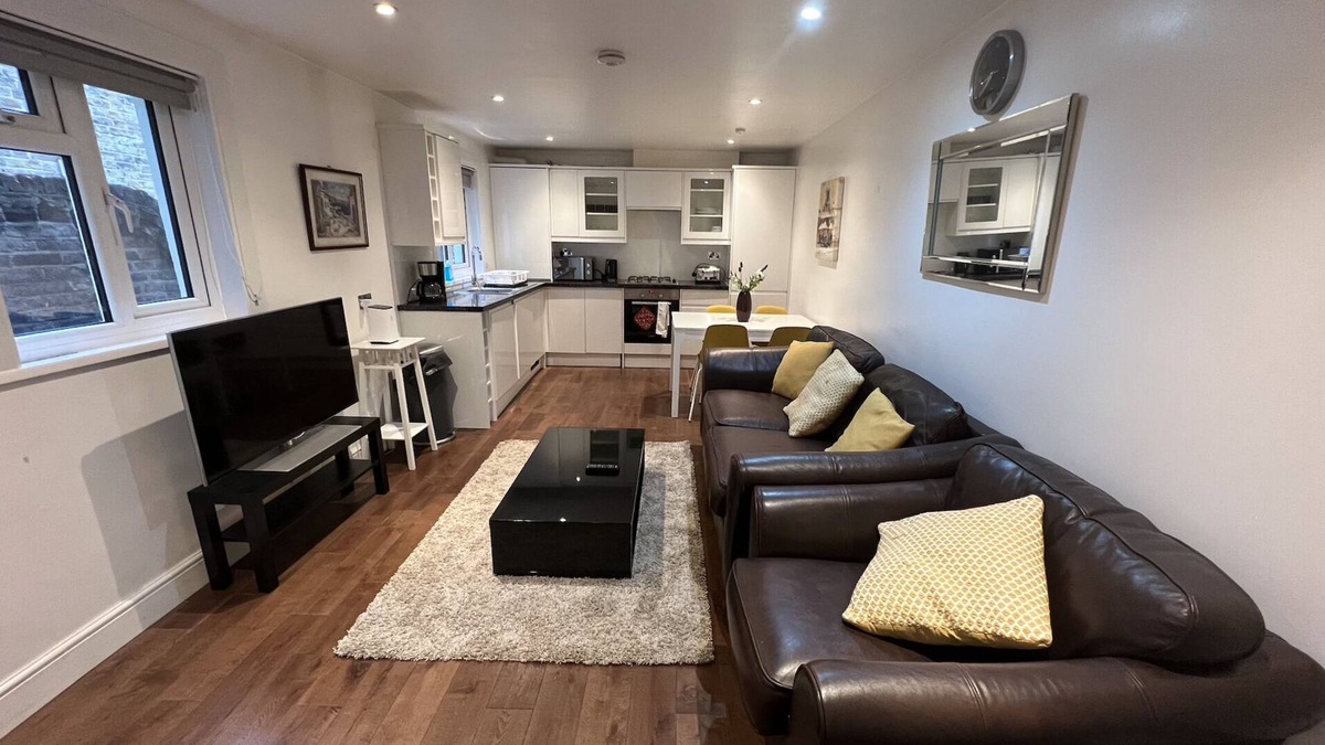 Ferndale Apartment | Lovely two bedroom garden flat in London