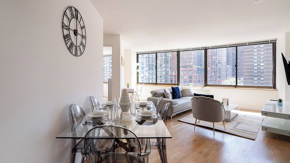 Upper East Side Apartment | Lovely UES Luxury 2 Bed w/Gym, Pool,Laundry #6160