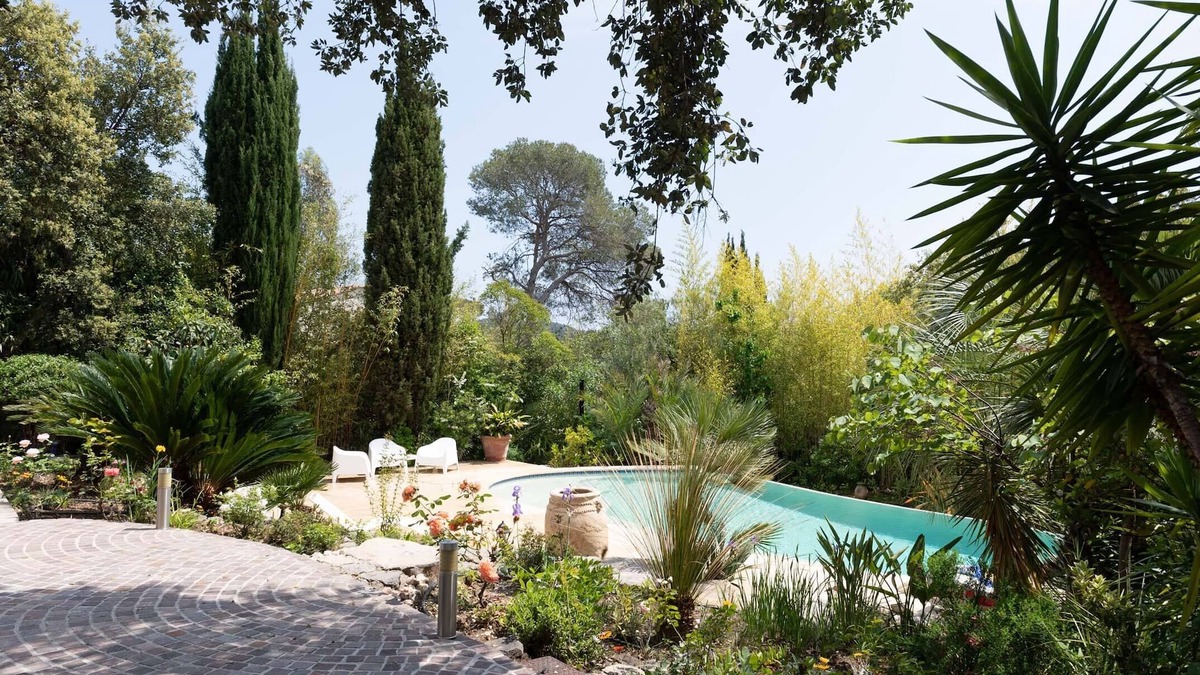 Valescure Villa | Lovely, unoverlooked villa. Luxuriant garden, heated swimming pool in St-Raphaël