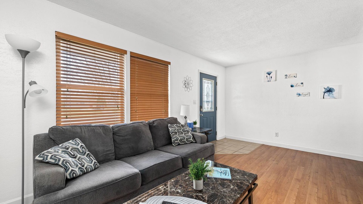 Davenport House | Lovely Updated 2bd house just minutes away from anything the Qc has to offer!