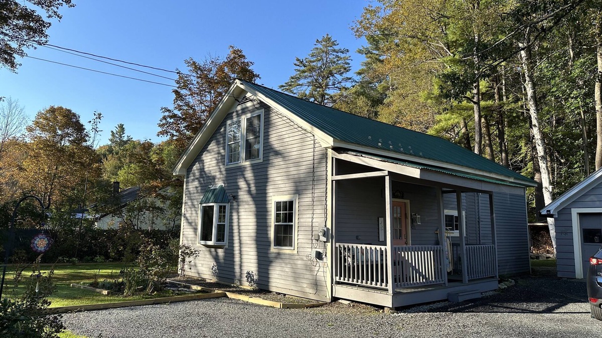 Windsor Cabin | Lovely Vermont Cabin on a quiet street