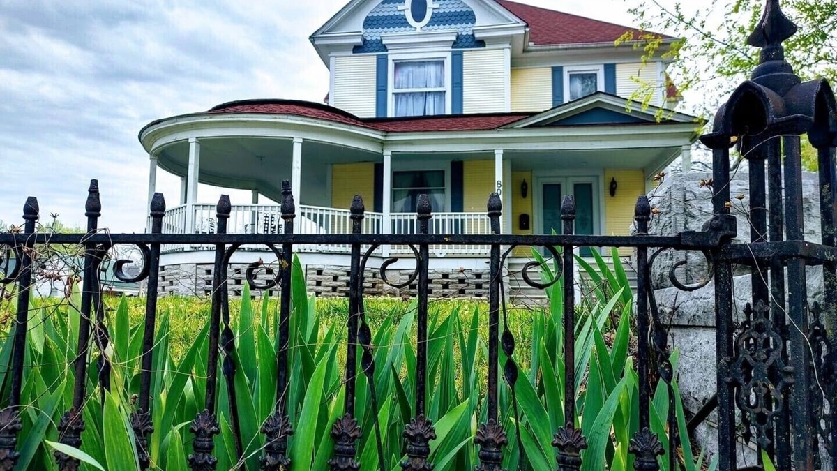 Webb City House | Lovely Victorian Mansion Centrally Located