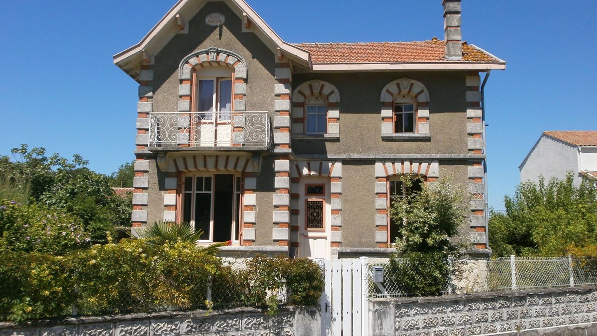 Meschers-sur-Gironde House | Lovely VILLA. WALK to Beach,restaurants,town,shops family friendly, WIFI, 12pers