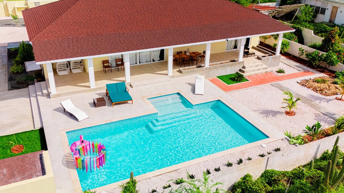 Sero Colorado House | Lovely Villa at Baby Beach Aruba, 2 mins to Beach, Big Pool, perfect for family