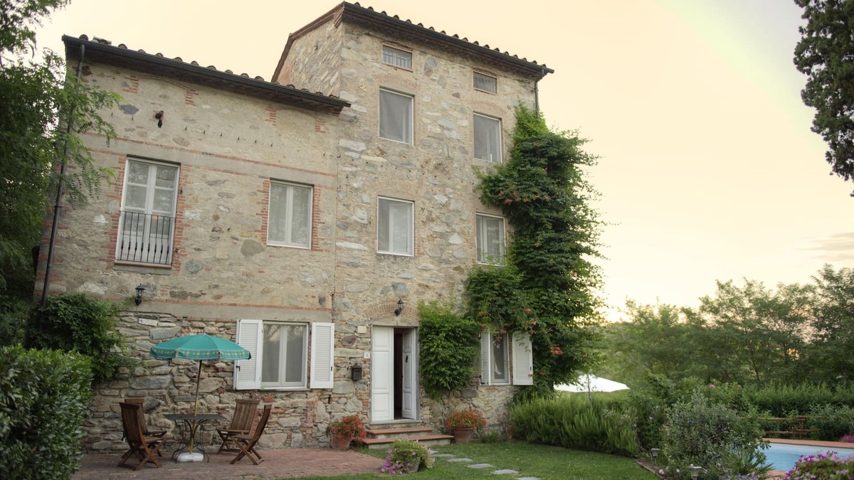 San Ginese Villa | Lovely villa near Lucca, sleeps 15, ideal for pool, beach or sightseeing holiday