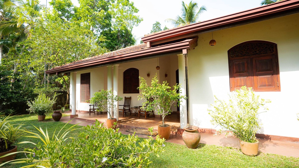 Akmeemana Villa | Lovely Villa near Unawatuna Beach.