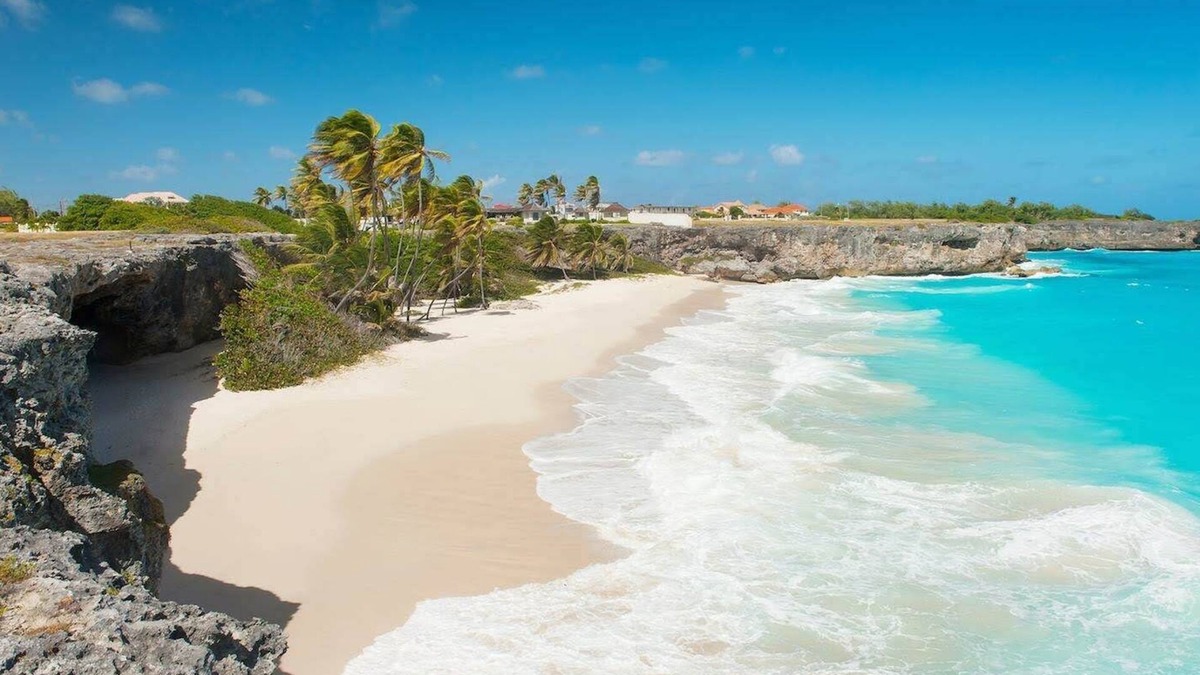 Apple Hall Villa | Lovely villa with private pool near beautiful Bottom Bay beach