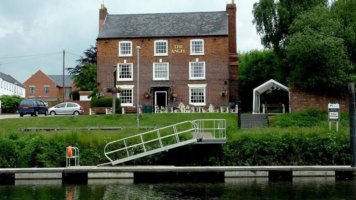 Stourport-on-Severn Apartment | Lovely water front apartment
