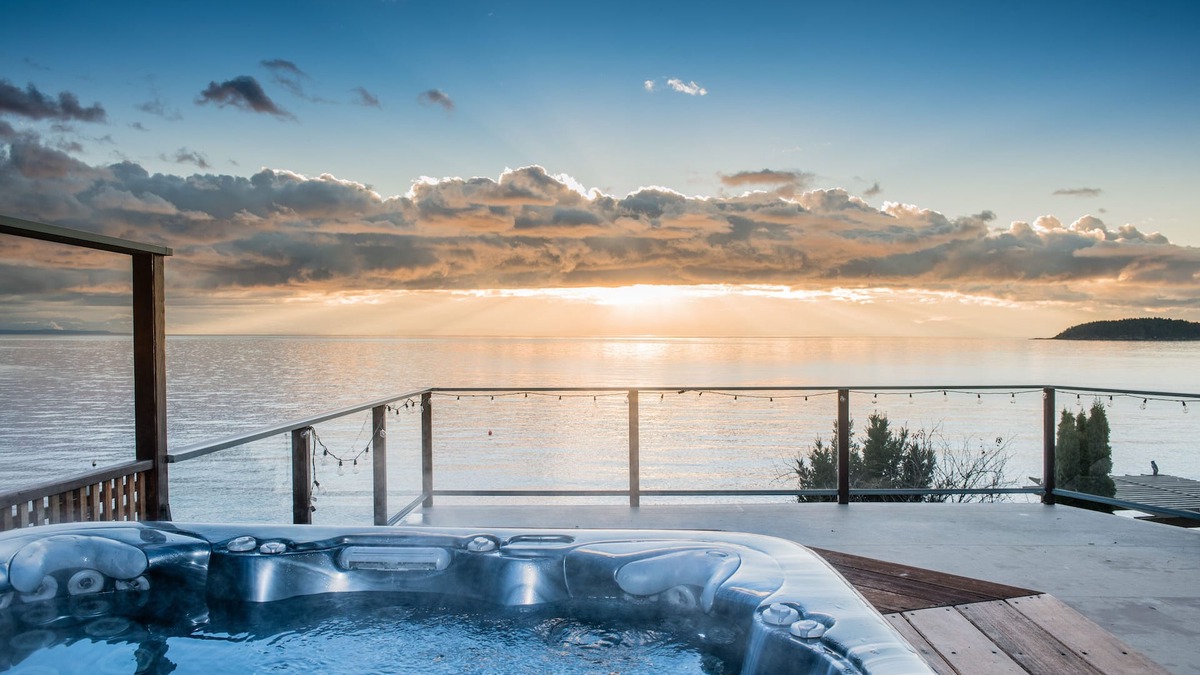 Selma Park House | Lovely Waterfront Beach Haven with Hot Tub & SUP