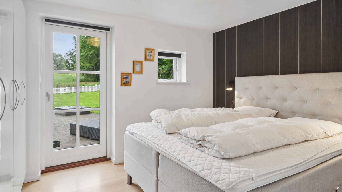 Juelsminde House | Lovely well-appointed summer house with hot tub