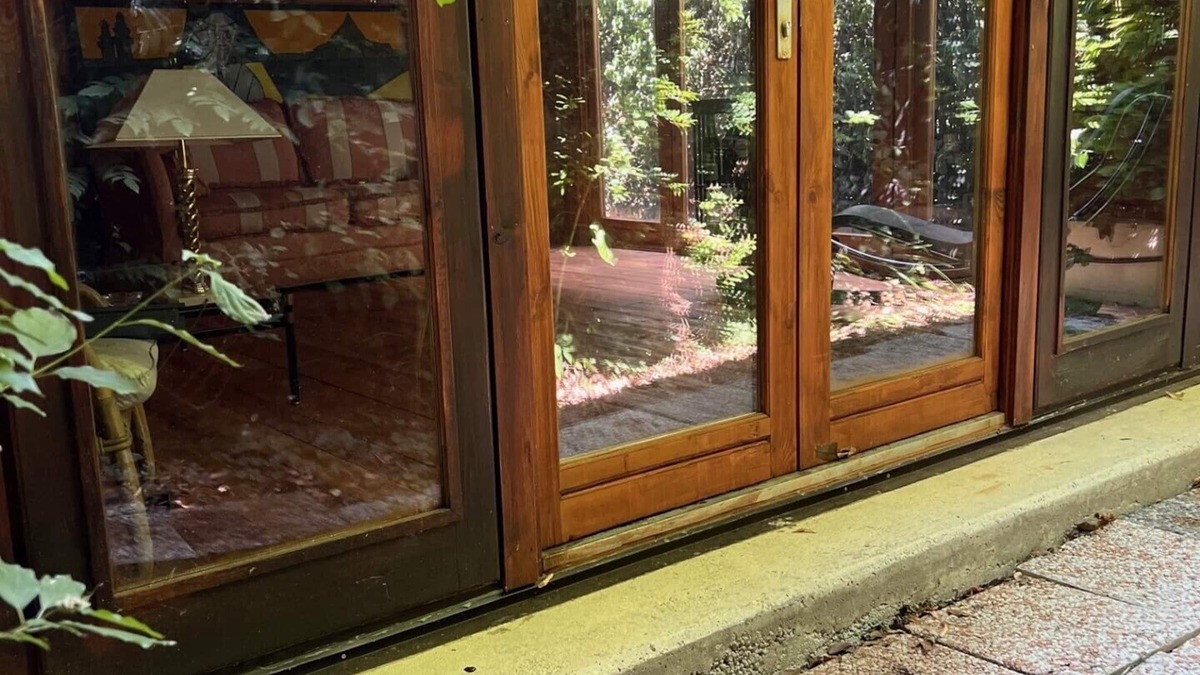 San Martino in Rio Cottage | Lovely wooden accommodation surrounded by greenery