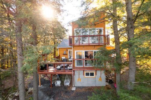Pointe-au-Chene Ski Chalet | LoveNestChalet - Hot tub & Fireplace - Warm, cozy & relaxing