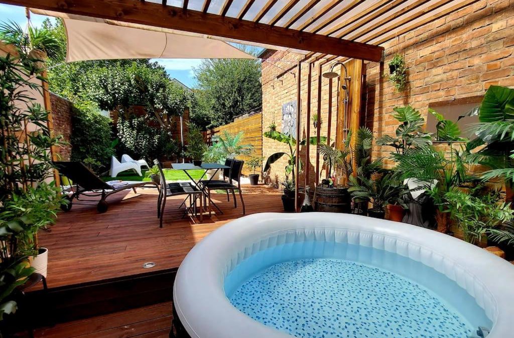 Armentieres Apartment | LOVEParadise - Terrasse avec jacuzzi /15 min Lille