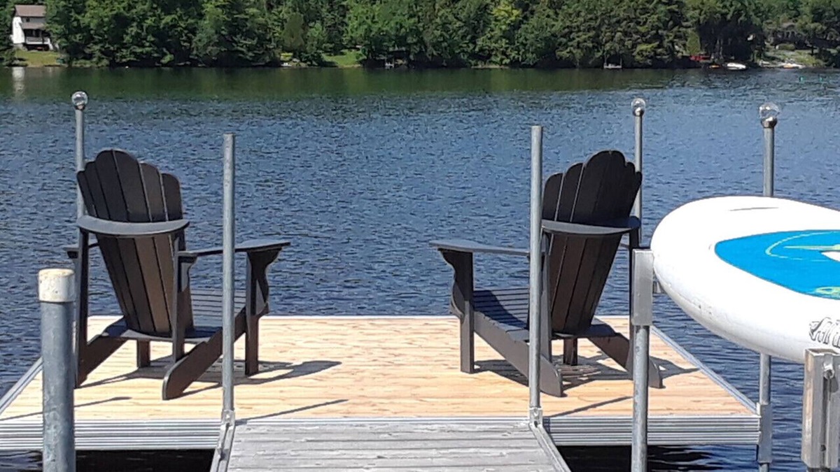 Stanstead Township Ski Chalet | Lovering Lakefront - Spa - Monarque
