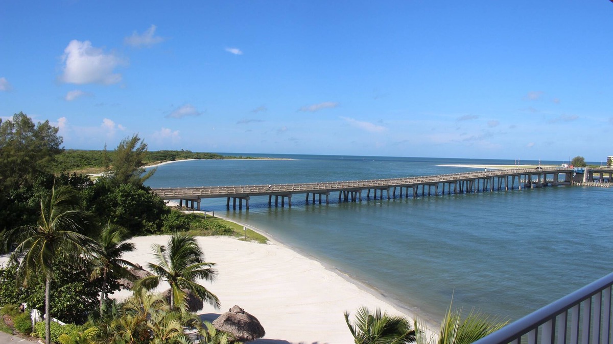 Fort Myers Beach Hotel | Lovers Key Beach Club by Check In Vacation Rentals