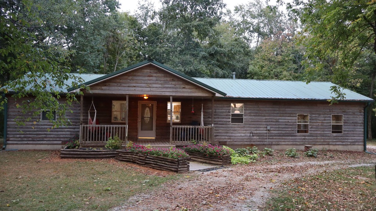 Pittsfield Cabin | Lovers’ Lakeside Love Nest nCozy Retreat on Pittsfields Serene Lake.