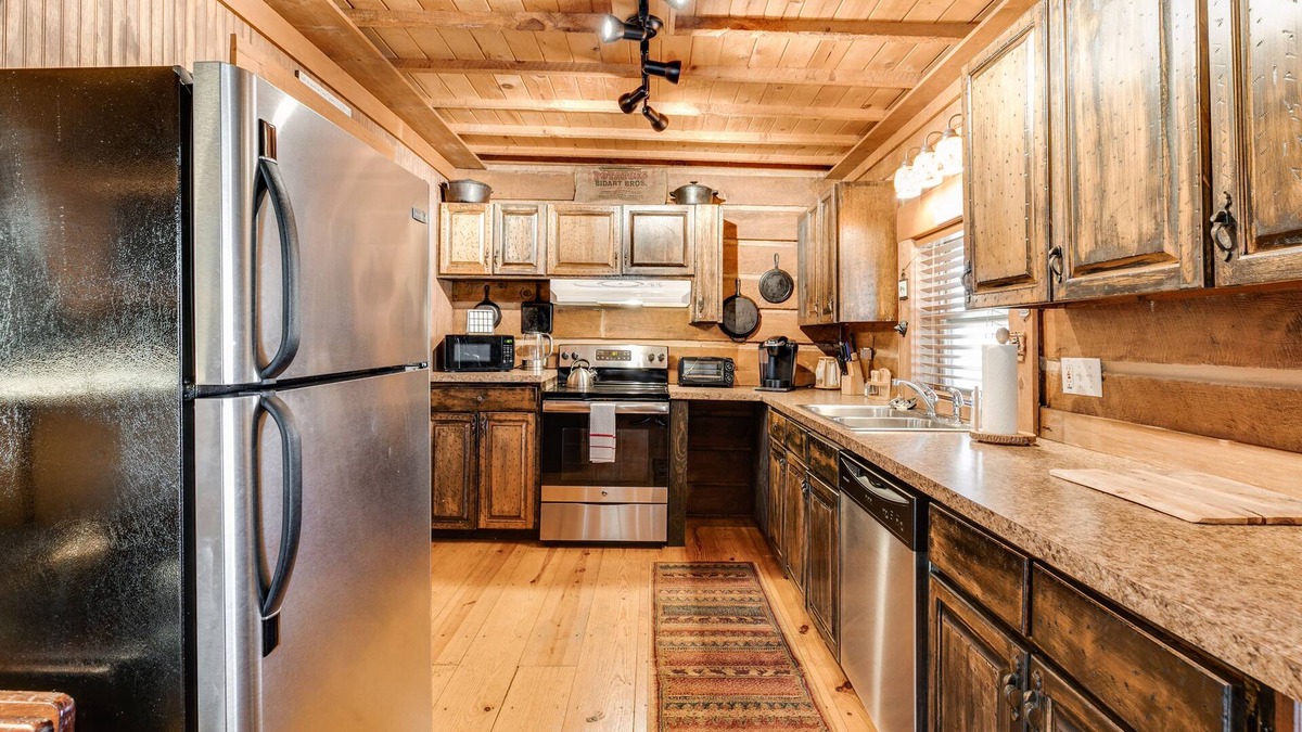 Cave Spring Cabin | Lovers paradise 15 Min from Rome Georgia! Lower Rates!