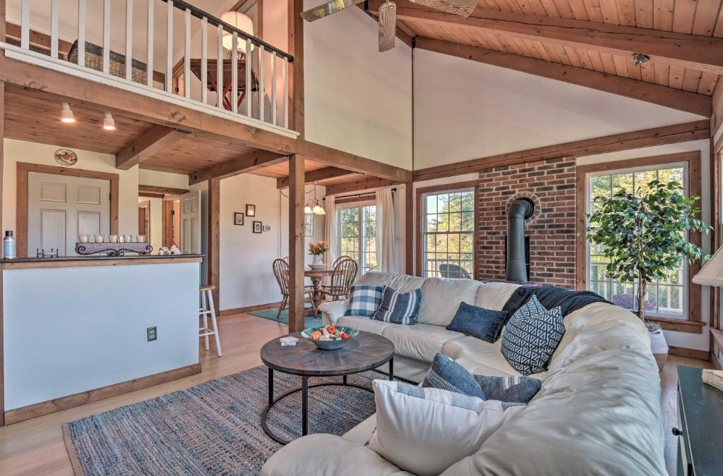 Lovettsville House | Lovettsville Cottage in Heart of Wine Country
