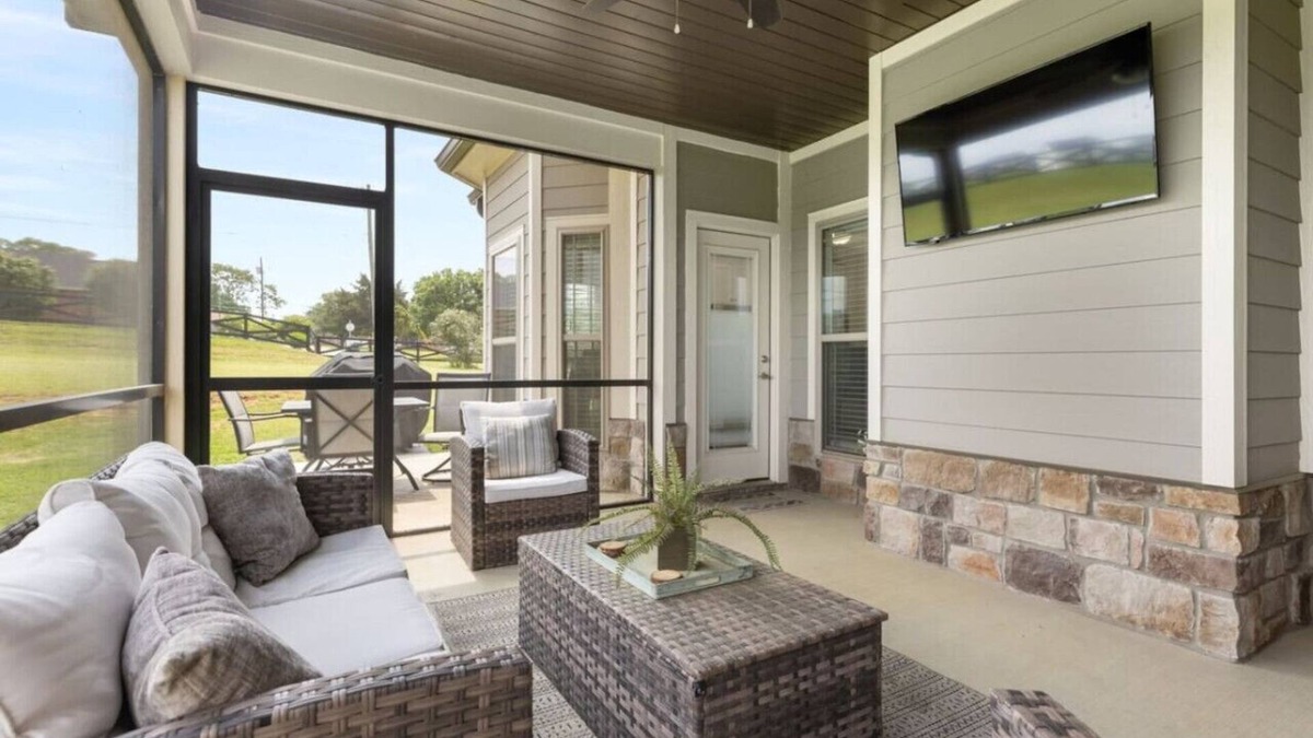Winchester House | Lovin Lake Life-Pool, Twin Creeks Marina, & Dry Creek Beach