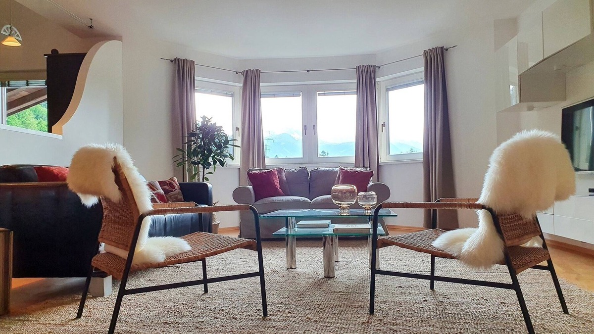 Goetzens Apartment | "Lovingly designed 4-room Supreme Suite."