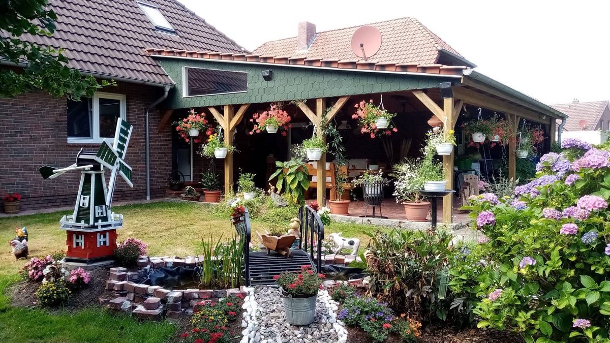 Friedeburg Apartment | Lovingly furnished apartment is looking forward to young and old guests.